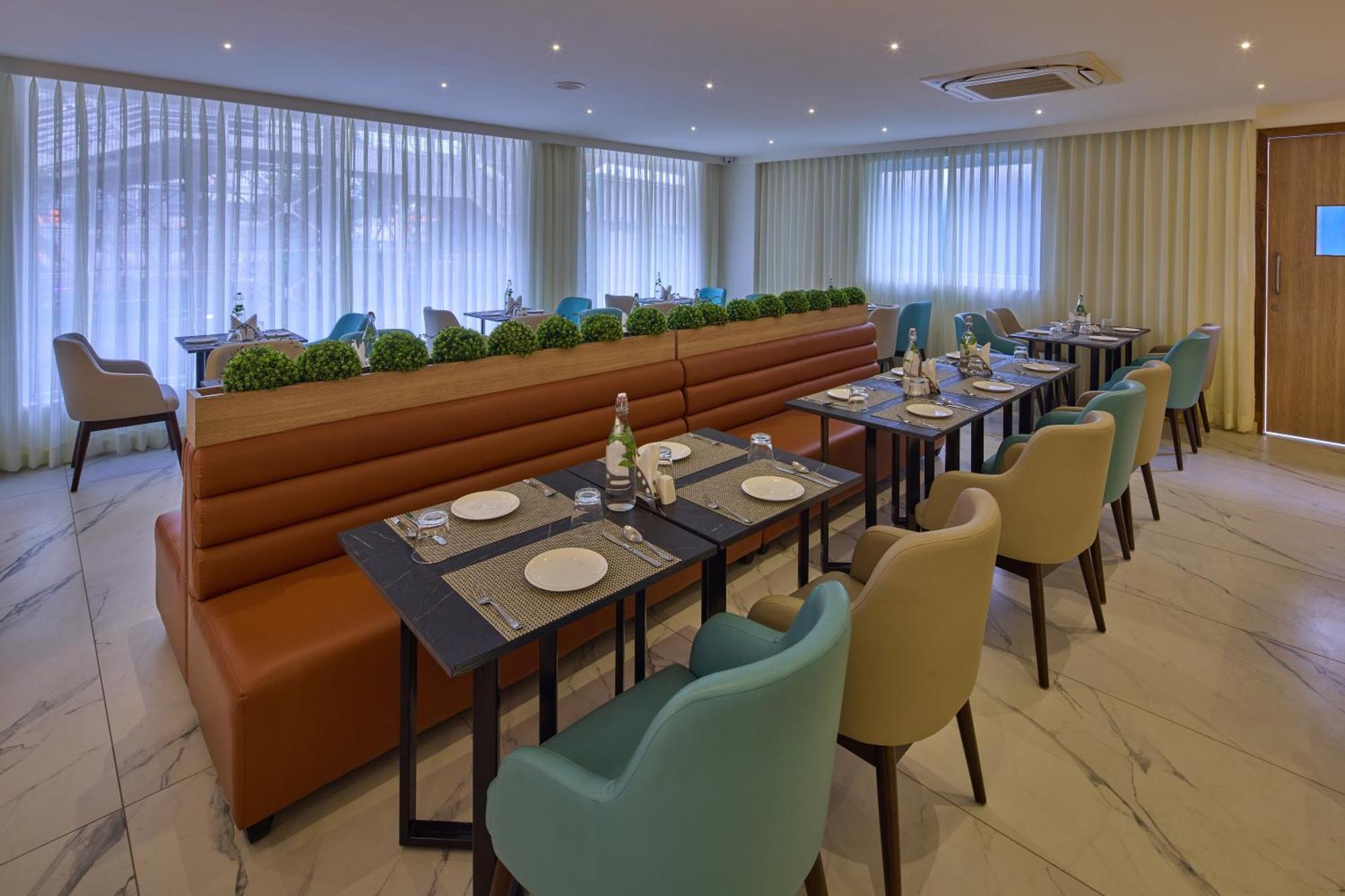 Grand Continent Hebbal A Sarovar Portico Affiliate Hotel Bangalore Bagian luar foto