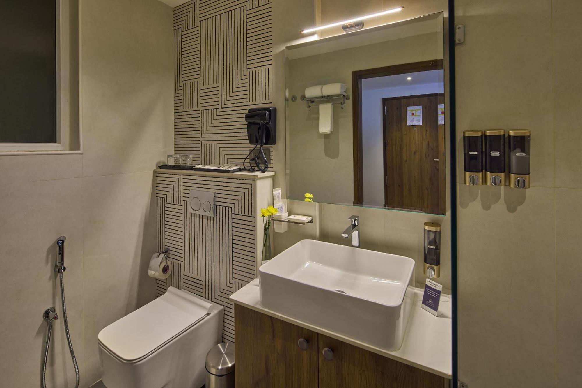 Grand Continent Hebbal A Sarovar Portico Affiliate Hotel Bangalore Bagian luar foto