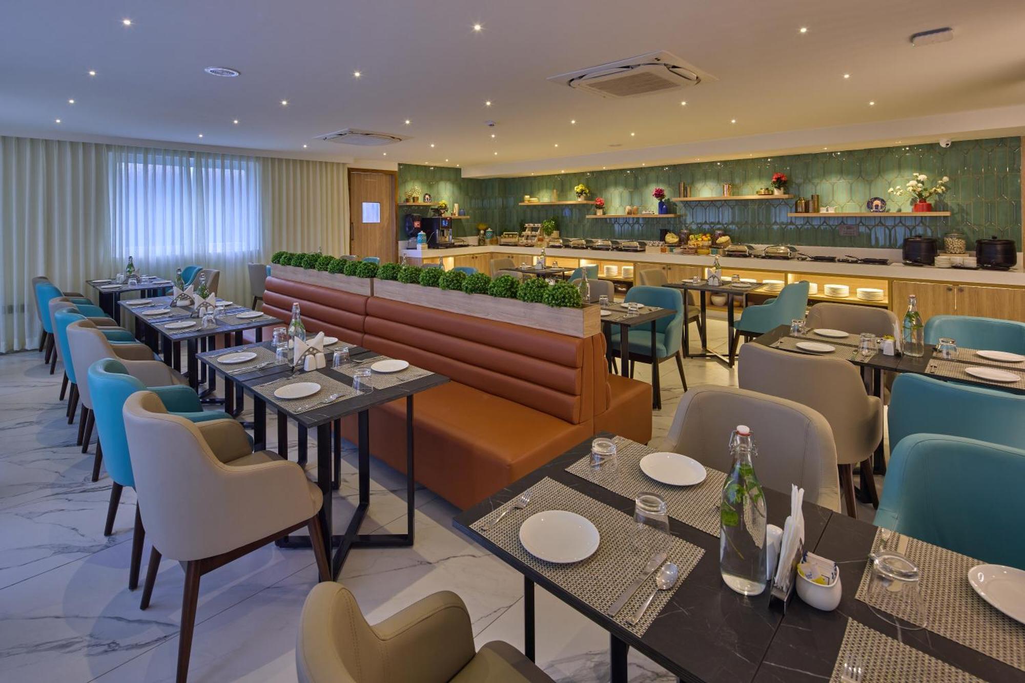 Grand Continent Hebbal A Sarovar Portico Affiliate Hotel Bangalore Bagian luar foto