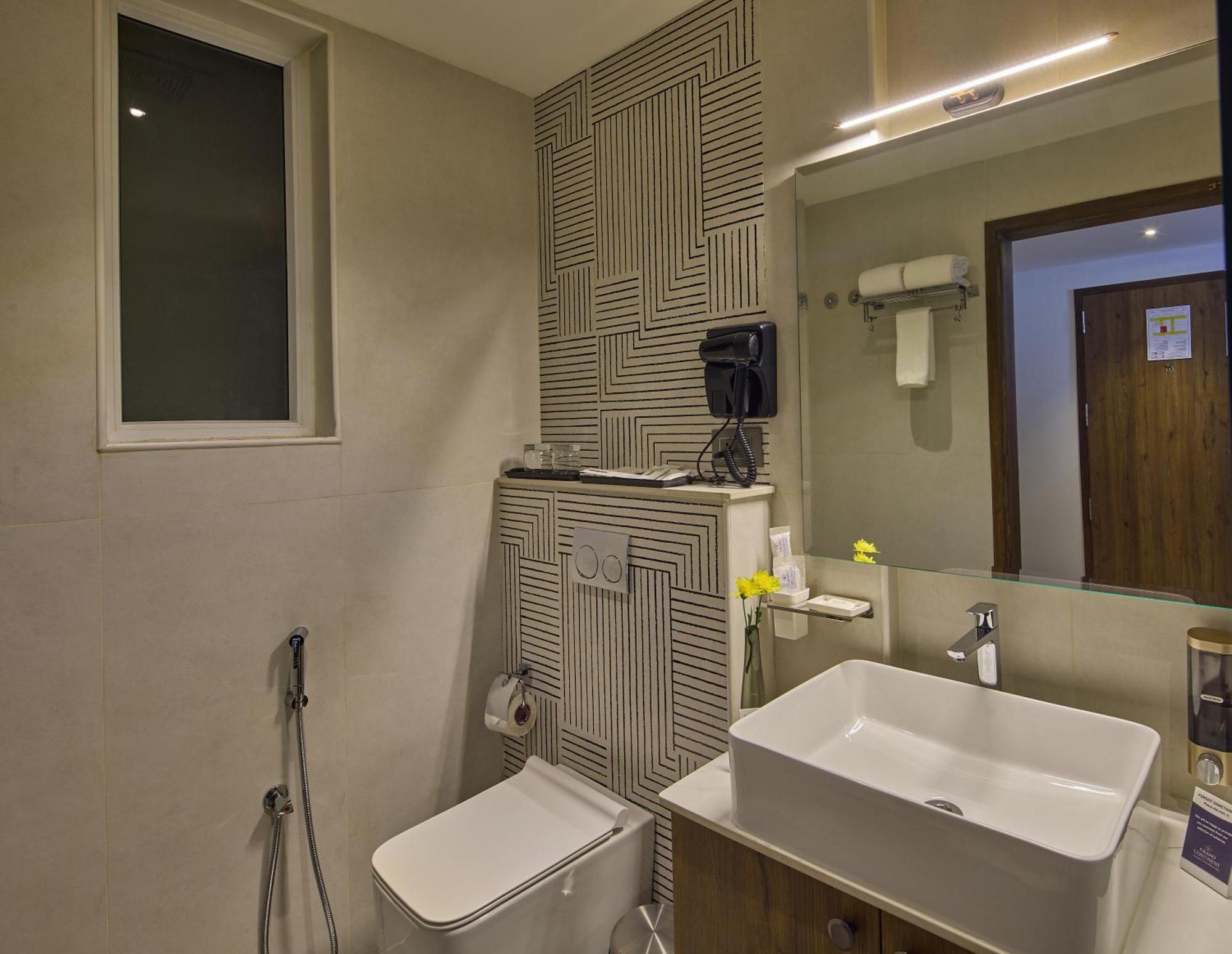 Grand Continent Hebbal A Sarovar Portico Affiliate Hotel Bangalore Bagian luar foto